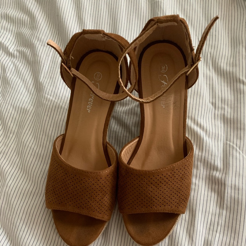 woman’s size 9 heels